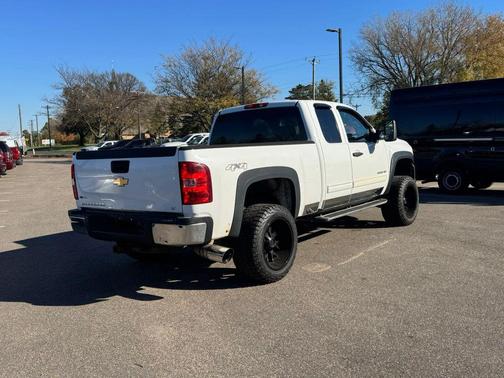 White 2009 Chevrolet Silverado 2500 LT Extended Cab