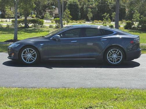 2015 Tesla Model S 85D