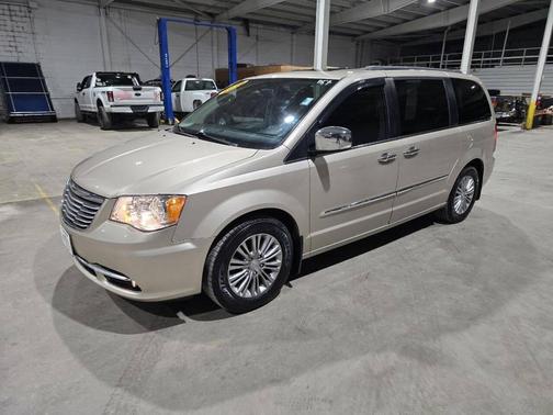 2016 Chrysler Town & Country Touring-L