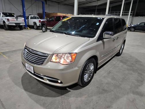 2016 Chrysler Town & Country Touring-L