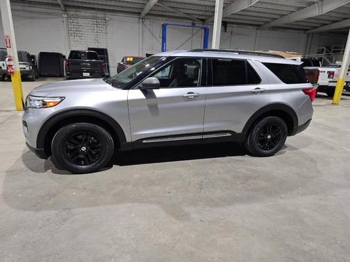 2020 Ford Explorer XLT AWD 4dr SUV