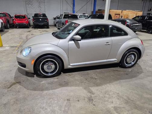 Candy White 2012 Volkswagen Beetle 2.5L