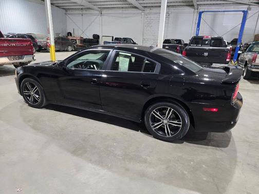 Pitch Black 2014 Dodge Charger SXT
