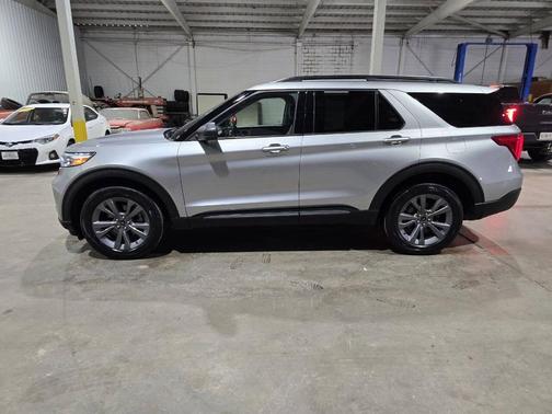 2021 Ford Explorer XLT AWD 4dr SUV