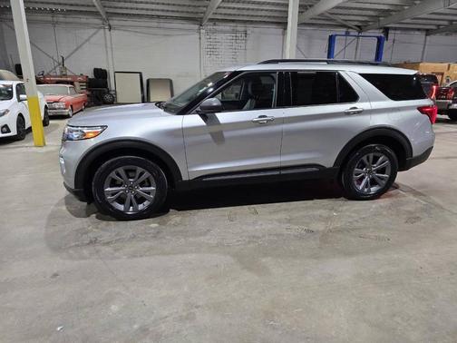 2021 Ford Explorer XLT AWD 4dr SUV