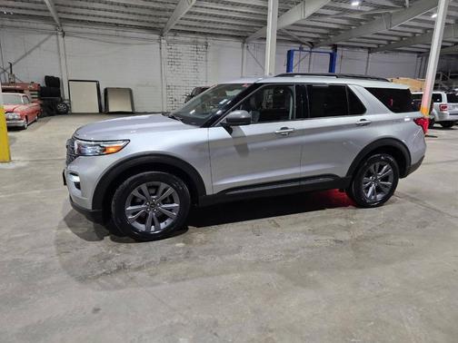 2021 Ford Explorer XLT AWD 4dr SUV