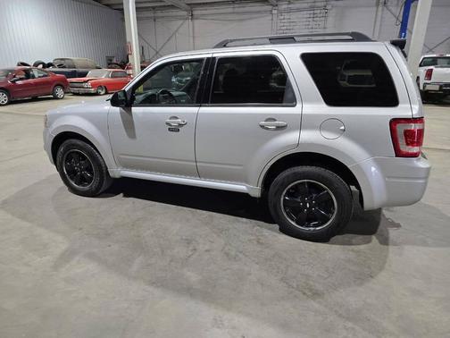 Brilliant Silver Clearcoat Metallic 2009 Ford Escape XLT