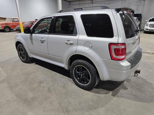 Brilliant Silver Clearcoat Metallic 2009 Ford Escape XLT