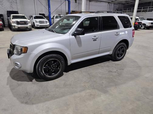 Brilliant Silver Clearcoat Metallic 2009 Ford Escape XLT