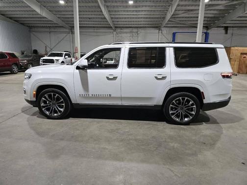 Bright White Clearcoat 2022 Jeep Grand Wagoneer Series III 4x4 4dr SUV