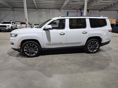 Bright White Clearcoat 2022 Jeep Grand Wagoneer Series III 4x4 4dr SUV