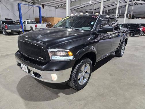 Brilliant Black Crystal Pearlcoat 2017 RAM 1500 Big Horn