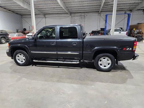 2005 GMC Sierra 1500 SLE Crew Cab