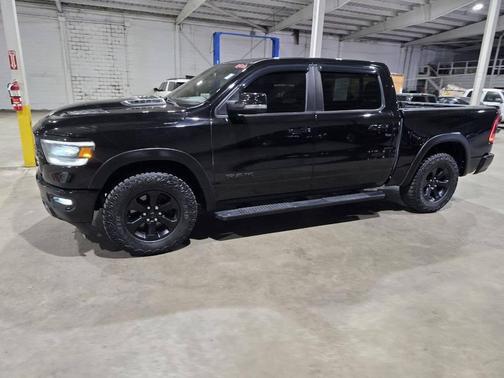 Diamond Black Crystal Pearlcoat 2019 RAM 1500 Rebel