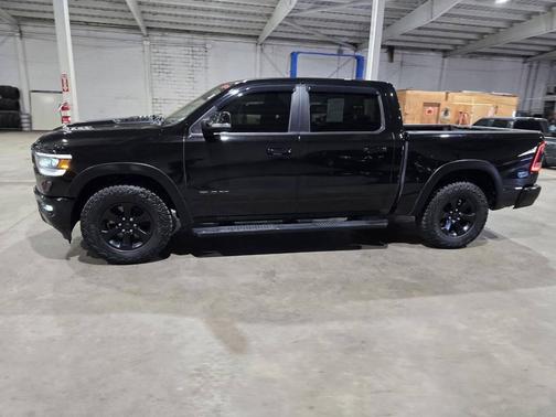Diamond Black Crystal Pearlcoat 2019 RAM 1500 Rebel