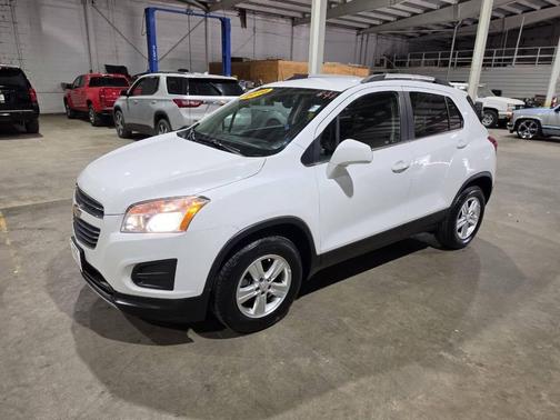 Summit White 2016 Chevrolet Trax LT