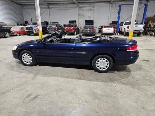 2005 Chrysler Sebring Base