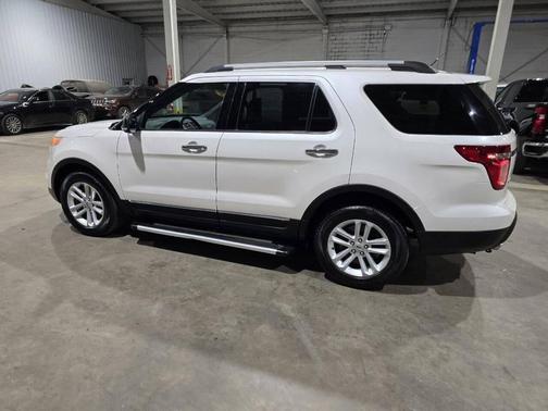White Platinum Clearcoat Metallic 2015 Ford Explorer XLT