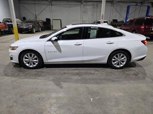 Summit White 2019 Chevrolet Malibu LT