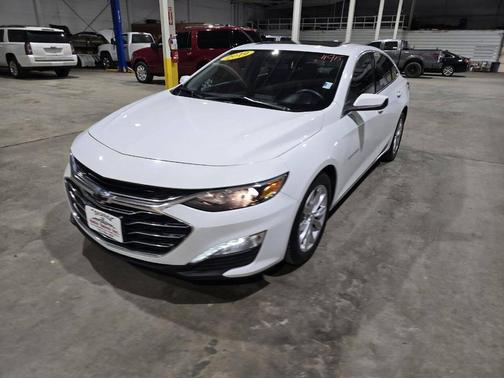 Summit White 2019 Chevrolet Malibu LT