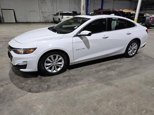 Summit White 2019 Chevrolet Malibu LT