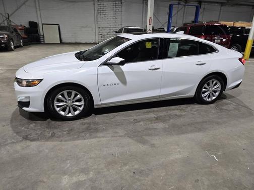 Summit White 2019 Chevrolet Malibu LT