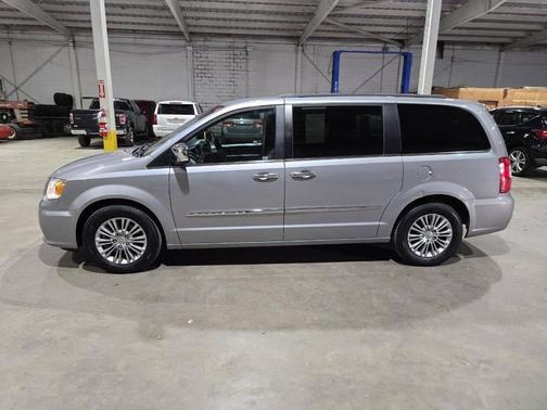2015 Chrysler Town & Country Touring-L