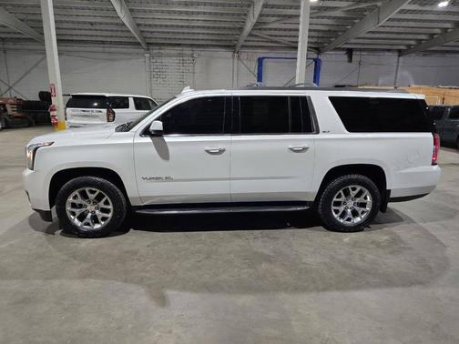 White Frost Tricoat 2019 GMC Yukon XL SLT