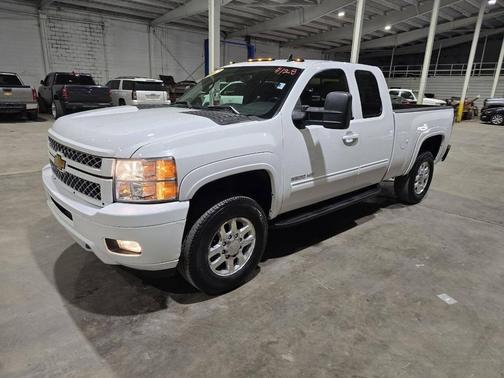 Summit White 2013 Chevrolet Silverado 2500 LT