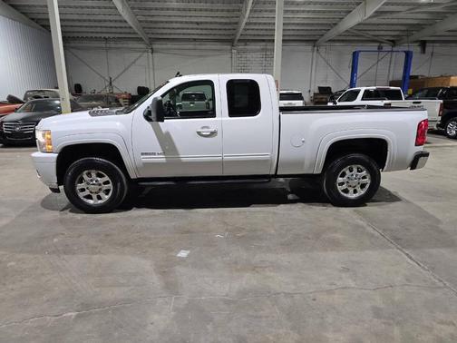 Summit White 2013 Chevrolet Silverado 2500 LT