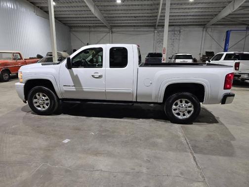 Summit White 2013 Chevrolet Silverado 2500 LT