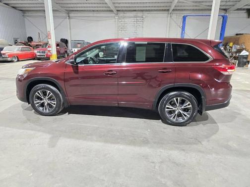 2017 Toyota Highlander LE