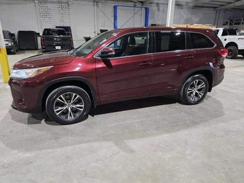 2017 Toyota Highlander LE
