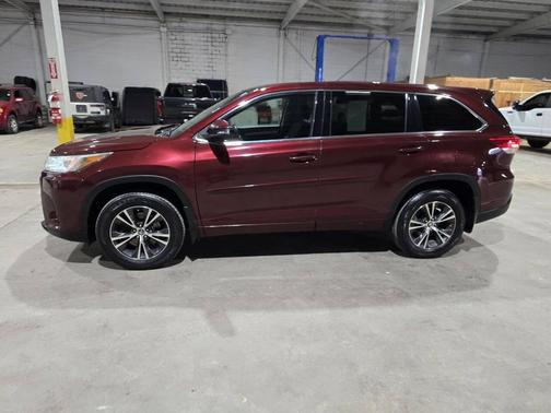 2017 Toyota Highlander LE