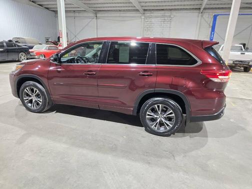 2017 Toyota Highlander LE