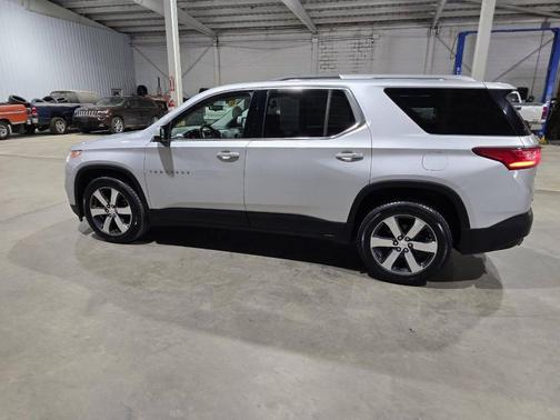 Silver Ice Metallic 2018 Chevrolet Traverse LT Leather