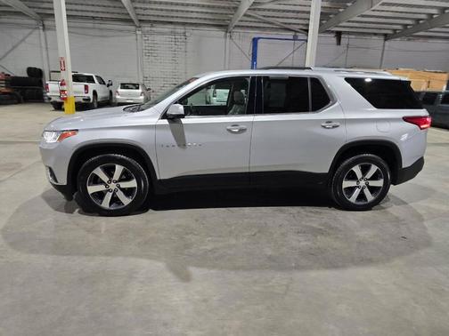 Silver Ice Metallic 2018 Chevrolet Traverse LT Leather