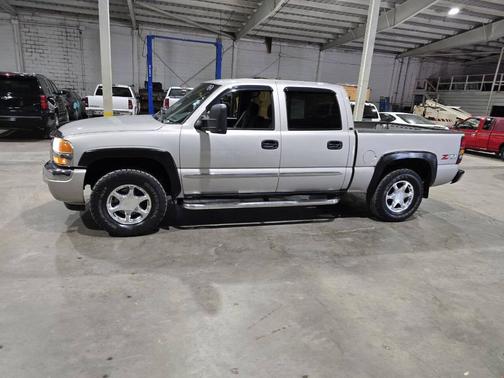 2005 GMC Sierra 1500 SLE Crew Cab