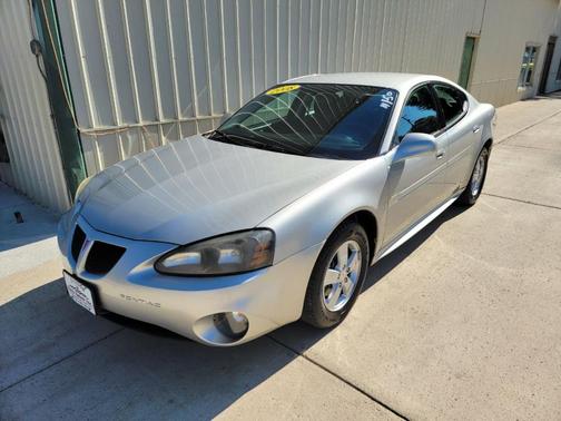 Photo 2 of 32 of 2008 Pontiac Grand Prix Base