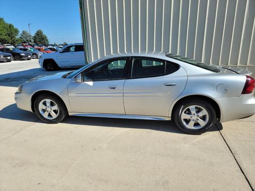 Photo 5 of 32 of 2008 Pontiac Grand Prix Base