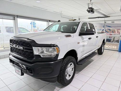2021 RAM 3500 Tradesman Crew Cab 4x4 8' Box