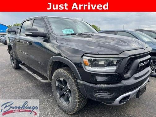 Diamond Black Crystal Pearlcoat 2019 RAM 1500 Rebel