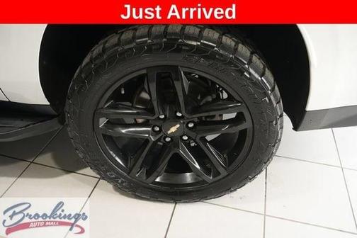 Summit White 2021 Chevrolet Suburban LT