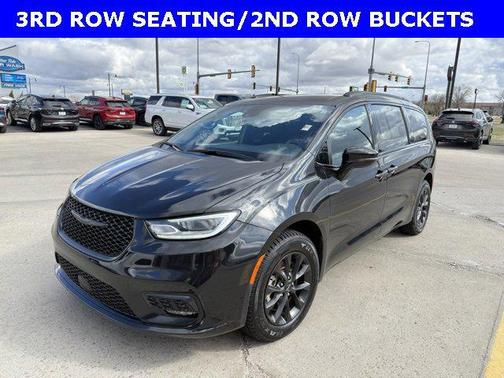 2022 Chrysler Pacifica Touring AWD