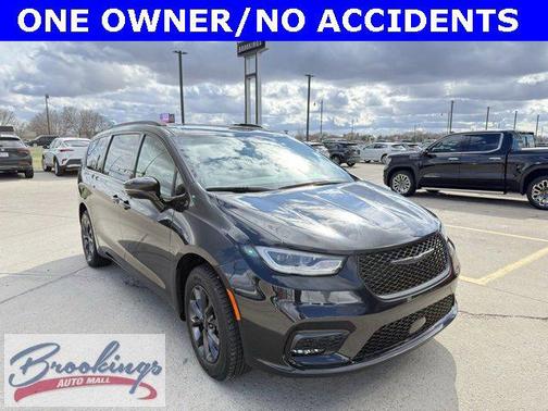 2022 Chrysler Pacifica Touring AWD