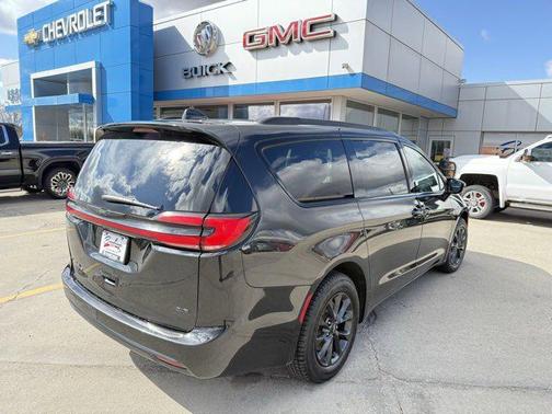 2022 Chrysler Pacifica Touring AWD