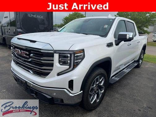 White Frost Tricoat 2023 GMC Sierra 1500 SLT