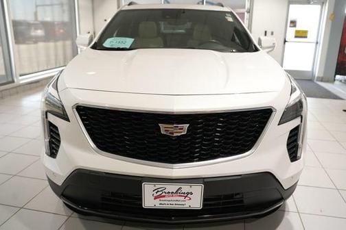 Crystal White Tricoat 2022 Cadillac XT4 Sport