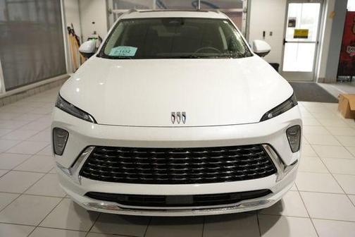 Iridescent White Tricoat 2026 Buick Envision Avenir AWD