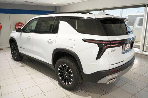 Polar White Tricoat 2026 Chevrolet Traverse AWD Z71